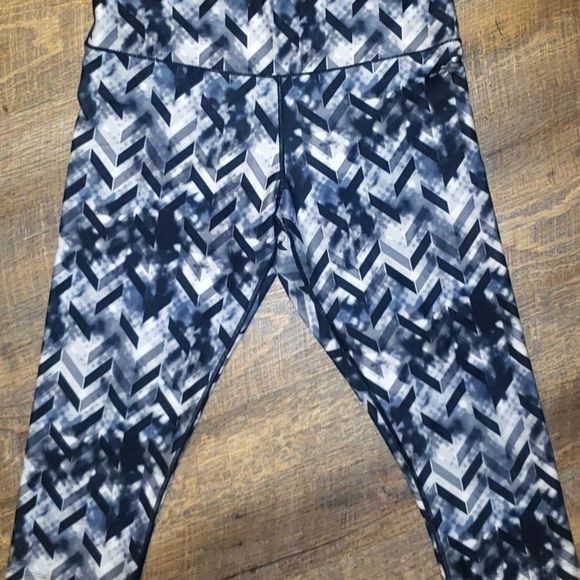 bcg Yoga Capris with Geometric Print - Picture 10 of 12